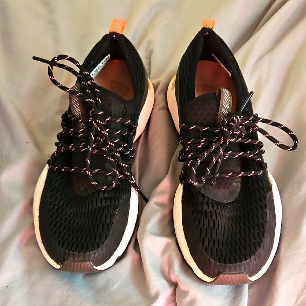 Size 7.5Sorel Black and‎ Pink Footwear
